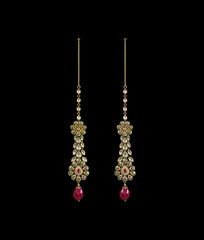 Traditional Earrings with Emerald